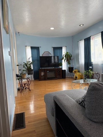 10 Byron St