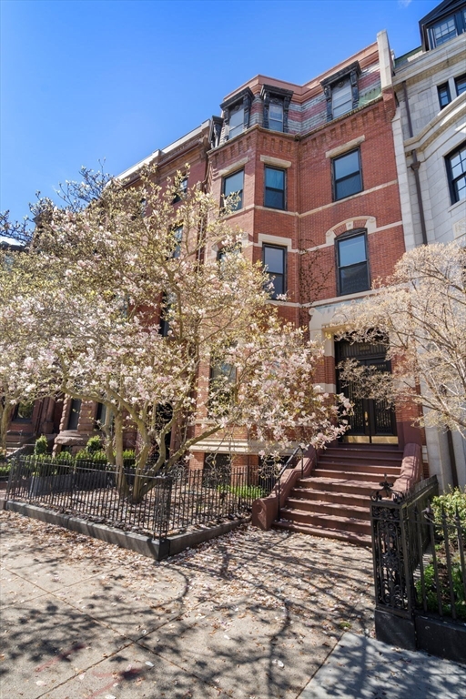 249 Commonwealth Ave