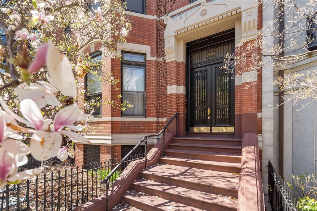 249 Commonwealth Ave