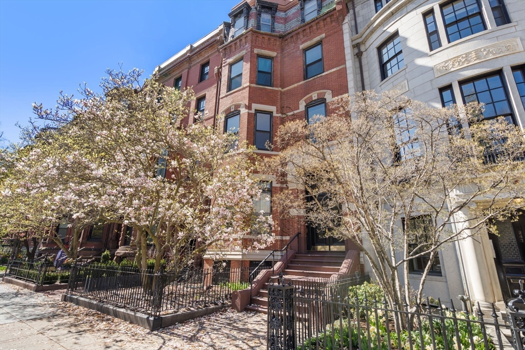 249 Commonwealth Ave