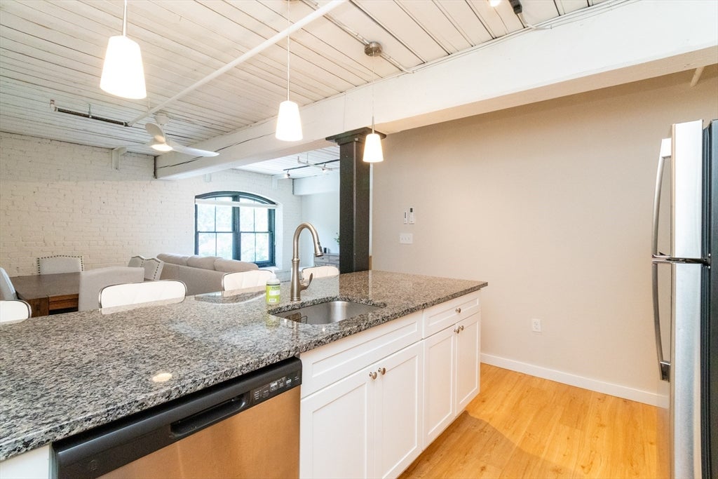 55 Sterling St #205, Clinton, MA, 55 Sterling St #205, Clinton, MA Photo #6