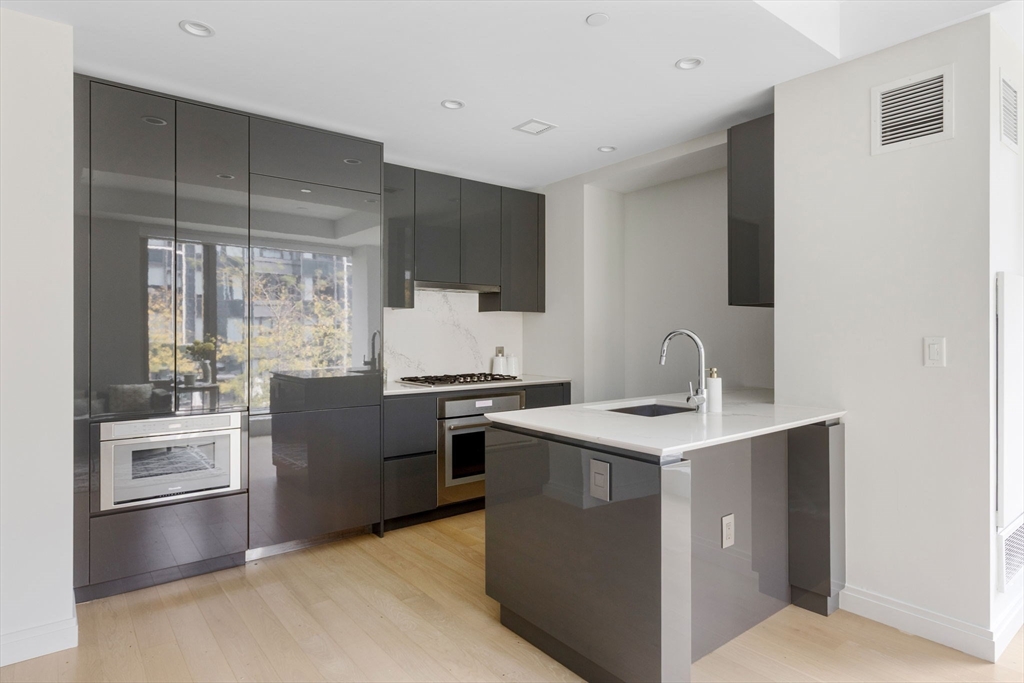 135 Seaport Blvd 611