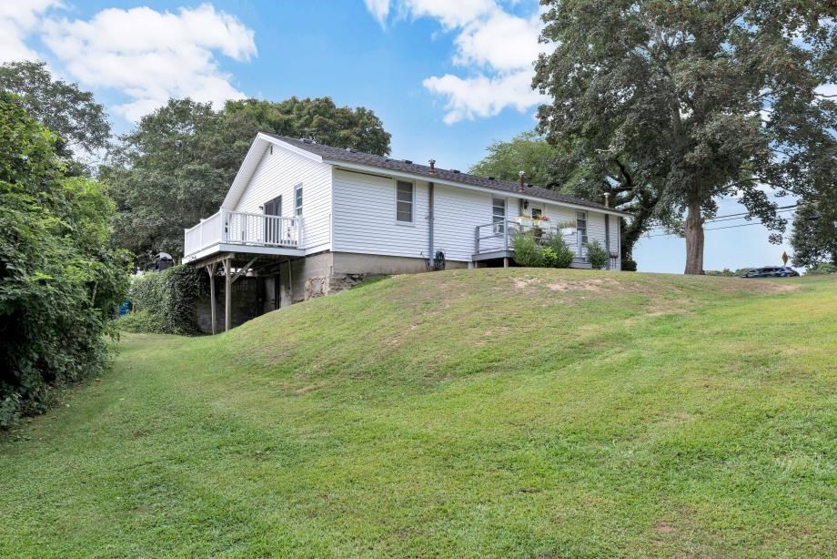371 Teaticket Hwy