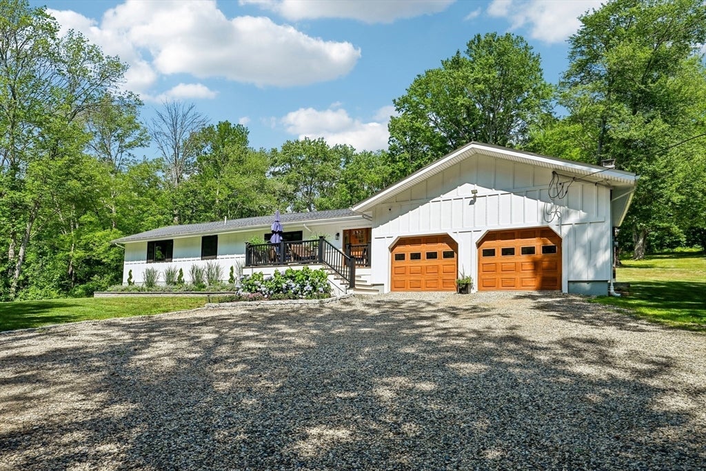 13 Meetinghouse Hill Road