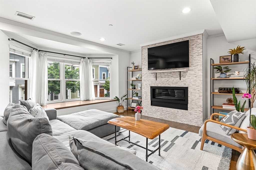 280 W 5th St 101