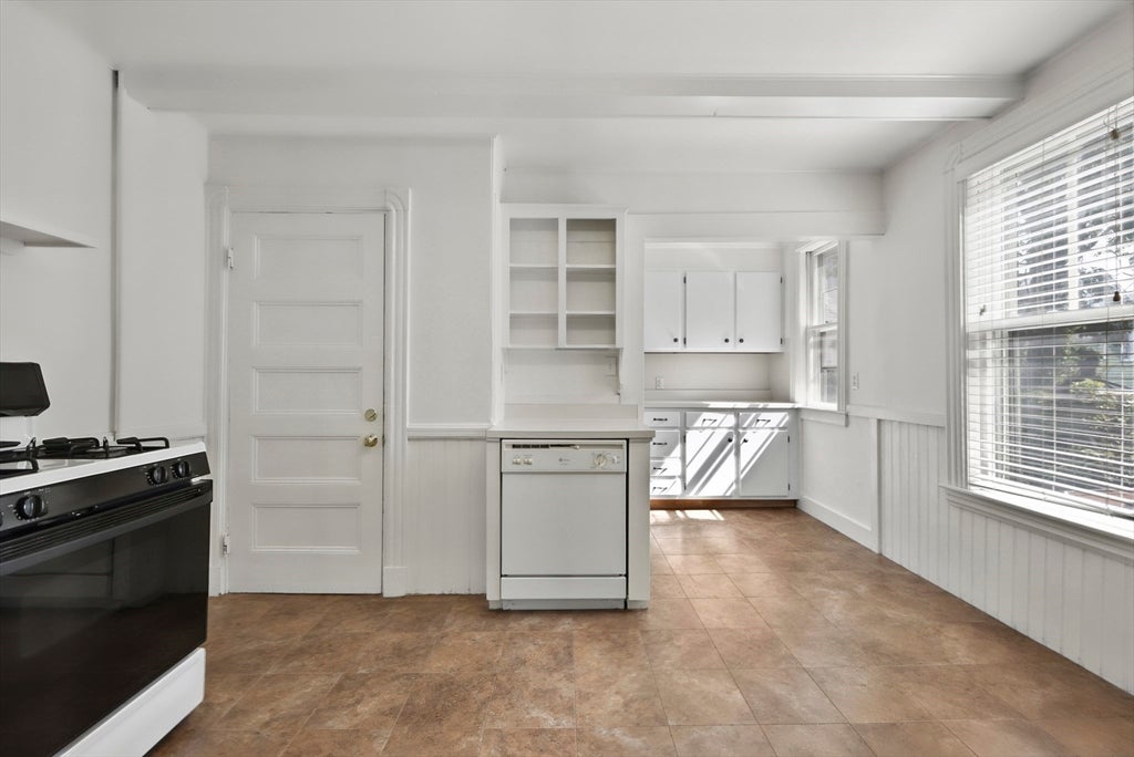 81 Avon ST #1, Somerville, MA Photo #14