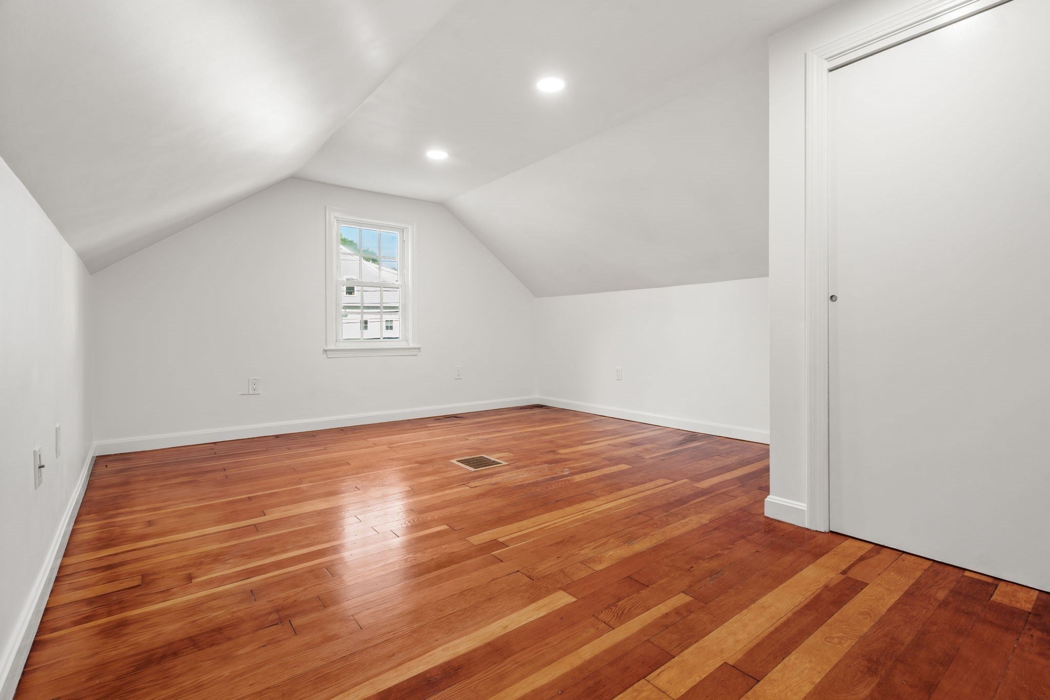 26 Elliott St, Reading, MA Photo #10
