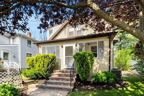 55 Rosemont Rd Weymouth MA 02191