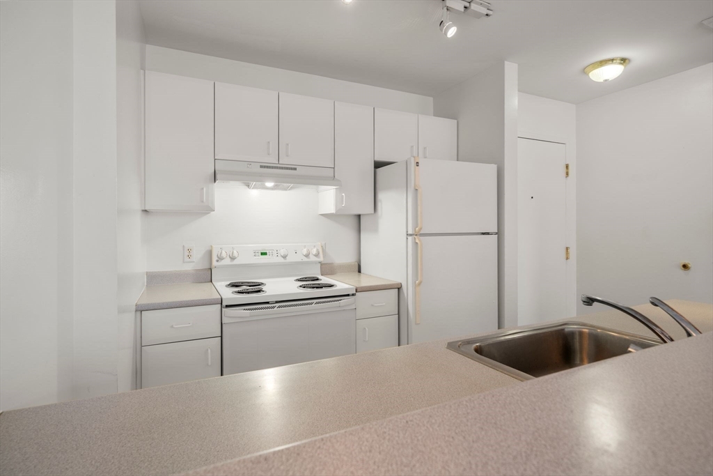 636 Beacon St 505