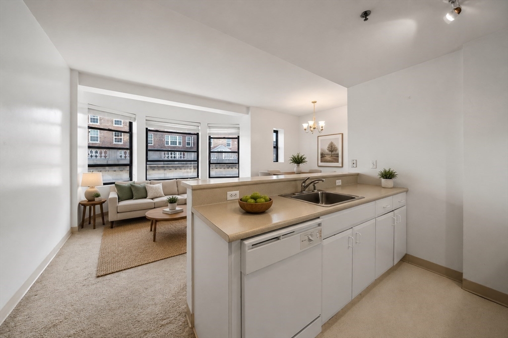 636 Beacon St 505