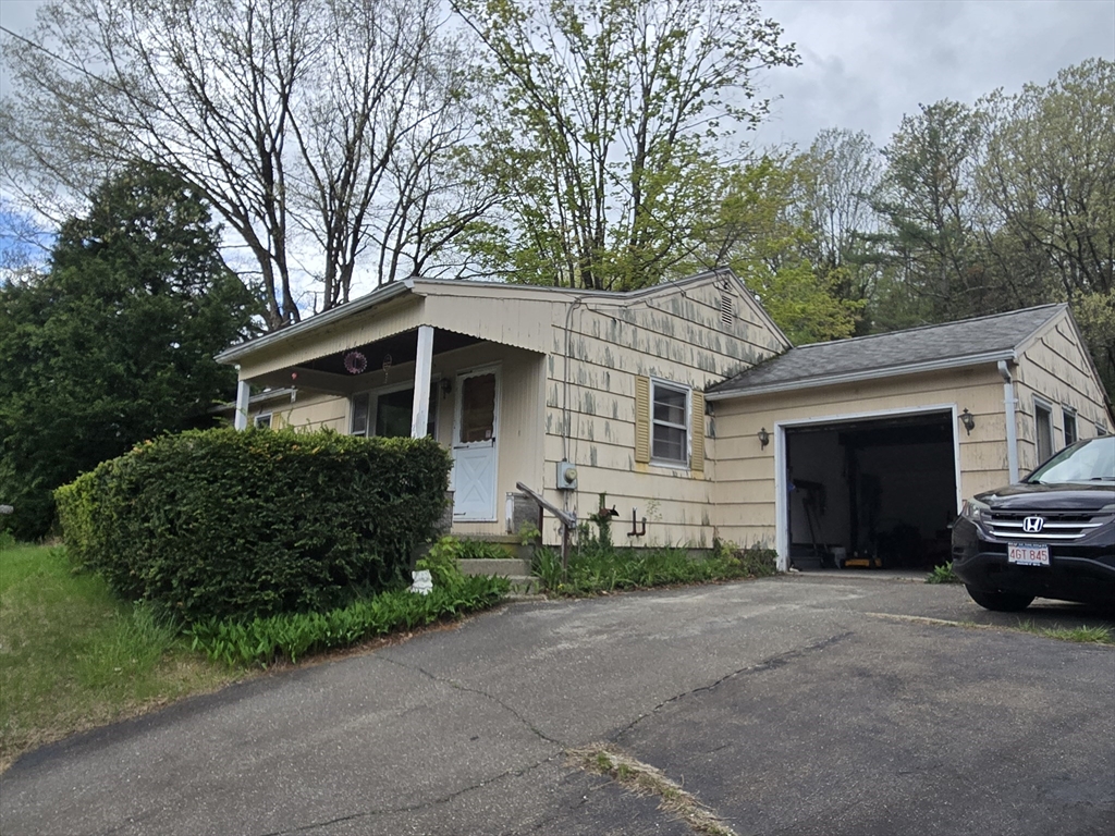 242 Hendrick St