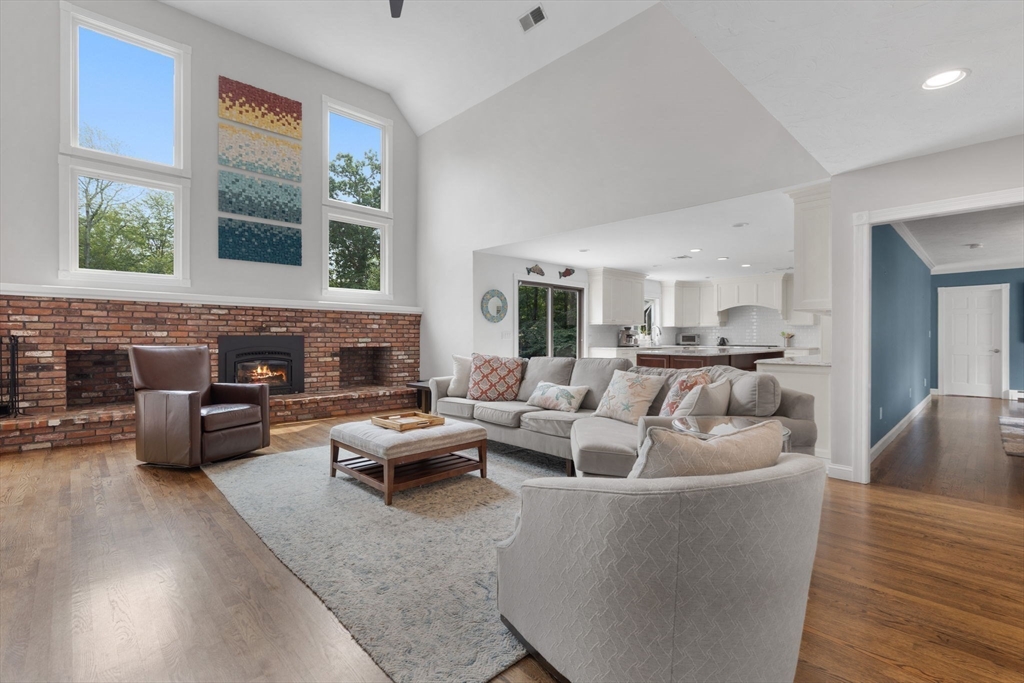 131 Bay Colony Dr