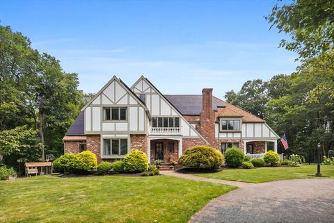 131 Bay Colony Dr Westwood MA 02090