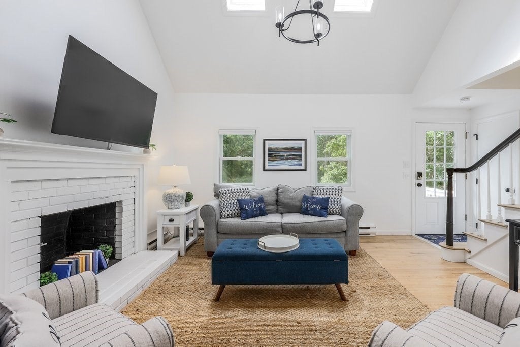35 Pinecrest Ave, Mashpee, MA, 35 Pinecrest Ave, Mashpee, MA Photo #5