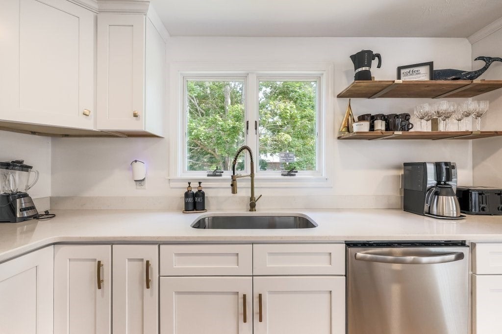 35 Pinecrest Ave, Mashpee, MA, 35 Pinecrest Ave, Mashpee, MA Photo #9