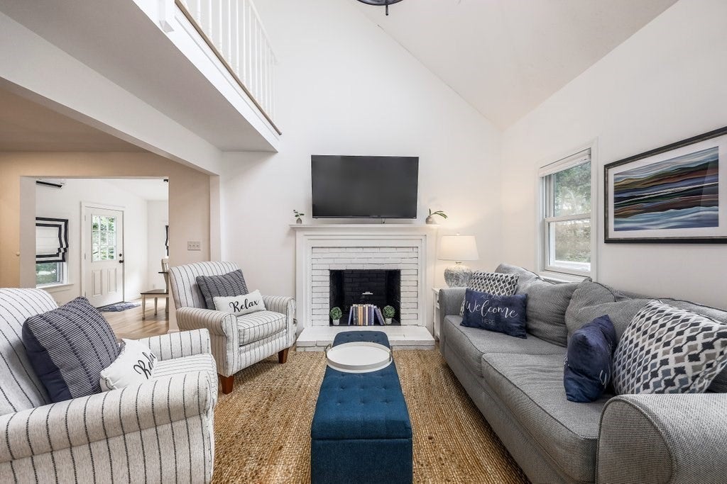 35 Pinecrest Ave, Mashpee, MA, 35 Pinecrest Ave, Mashpee, MA Photo #4