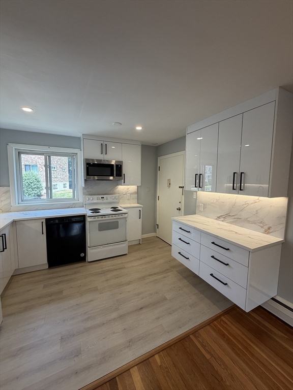 42 Lionel Ave C