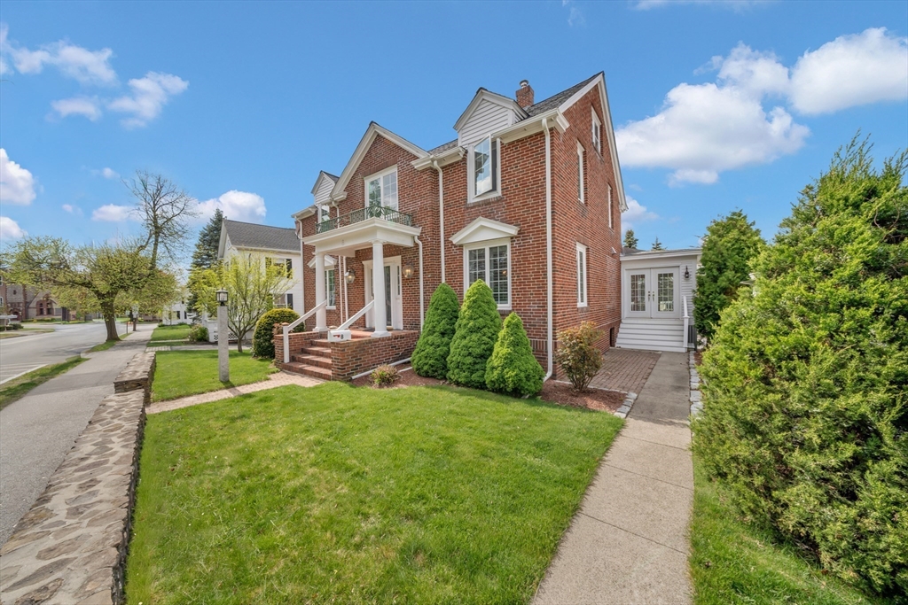 Photo of 8 Chestnut St, Andover, MA