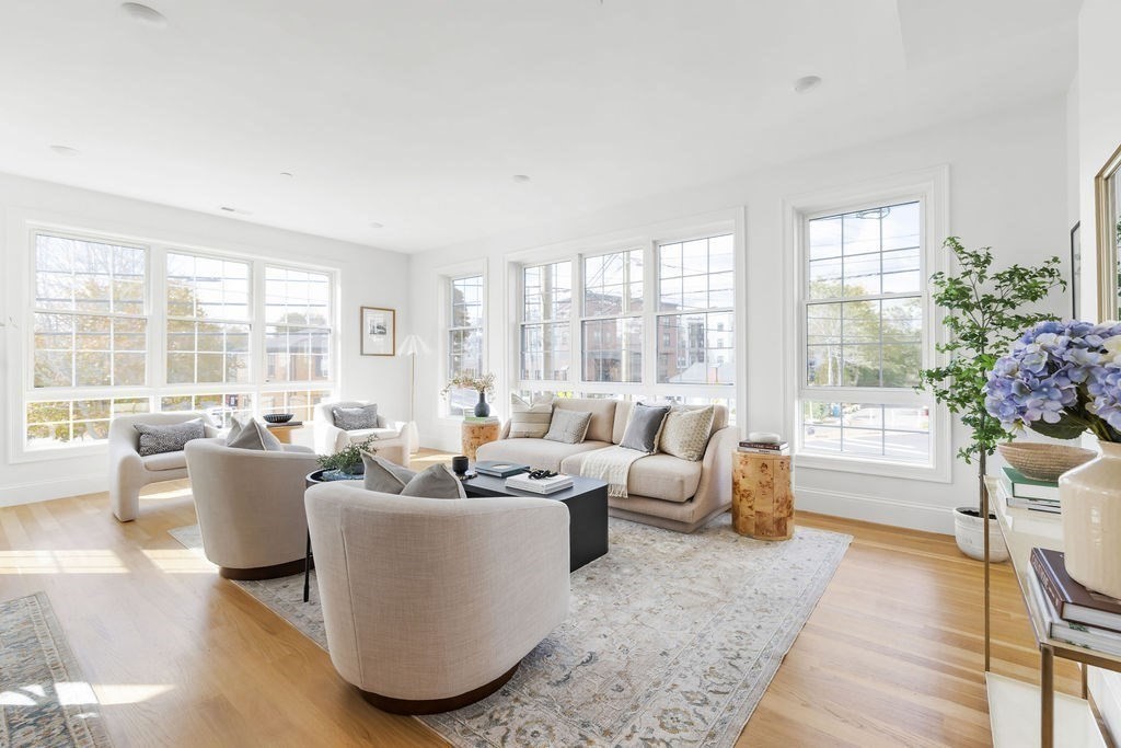 272 Lincoln Street 104