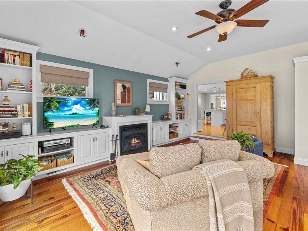 26 Wompatuck Rd