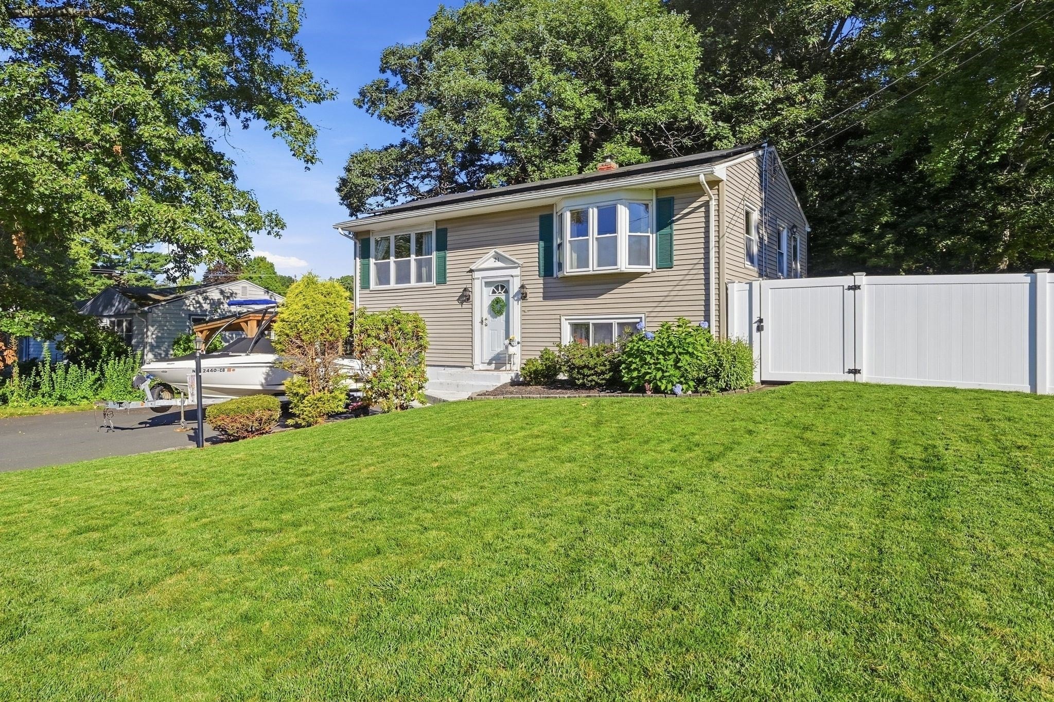 Photo of 21 Circuit Ave, Ludlow, MA