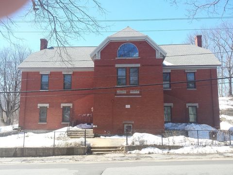 Photo of 23 Grove St #2L, Spencer, MA 01562 (MLS # 73489941)