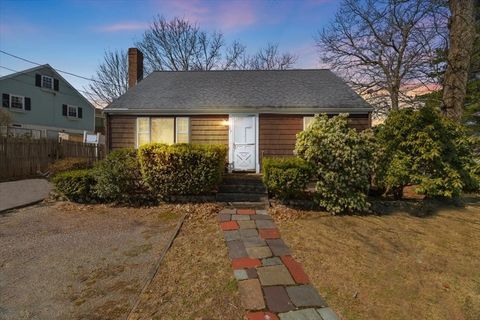 7 Cedar Cir Randolph MA 02368