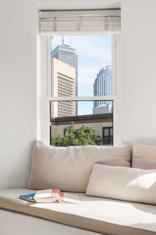 11 Albemarle Street C