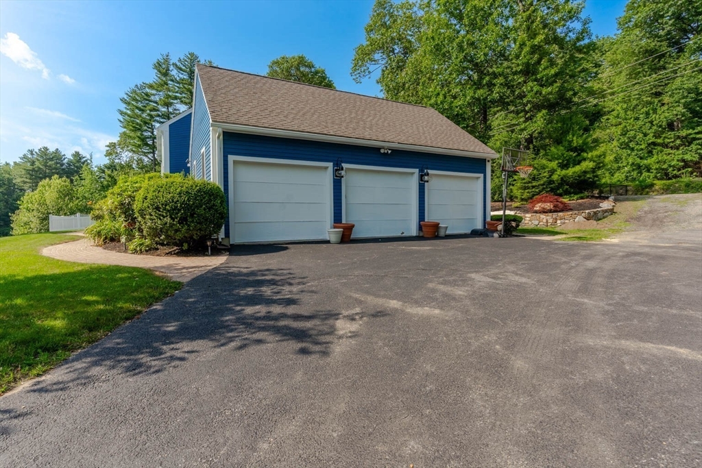 3 Village Ln