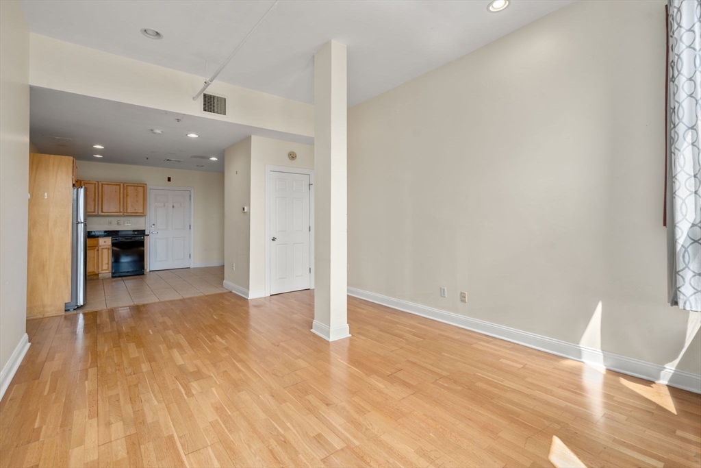 7 Central Sq 203