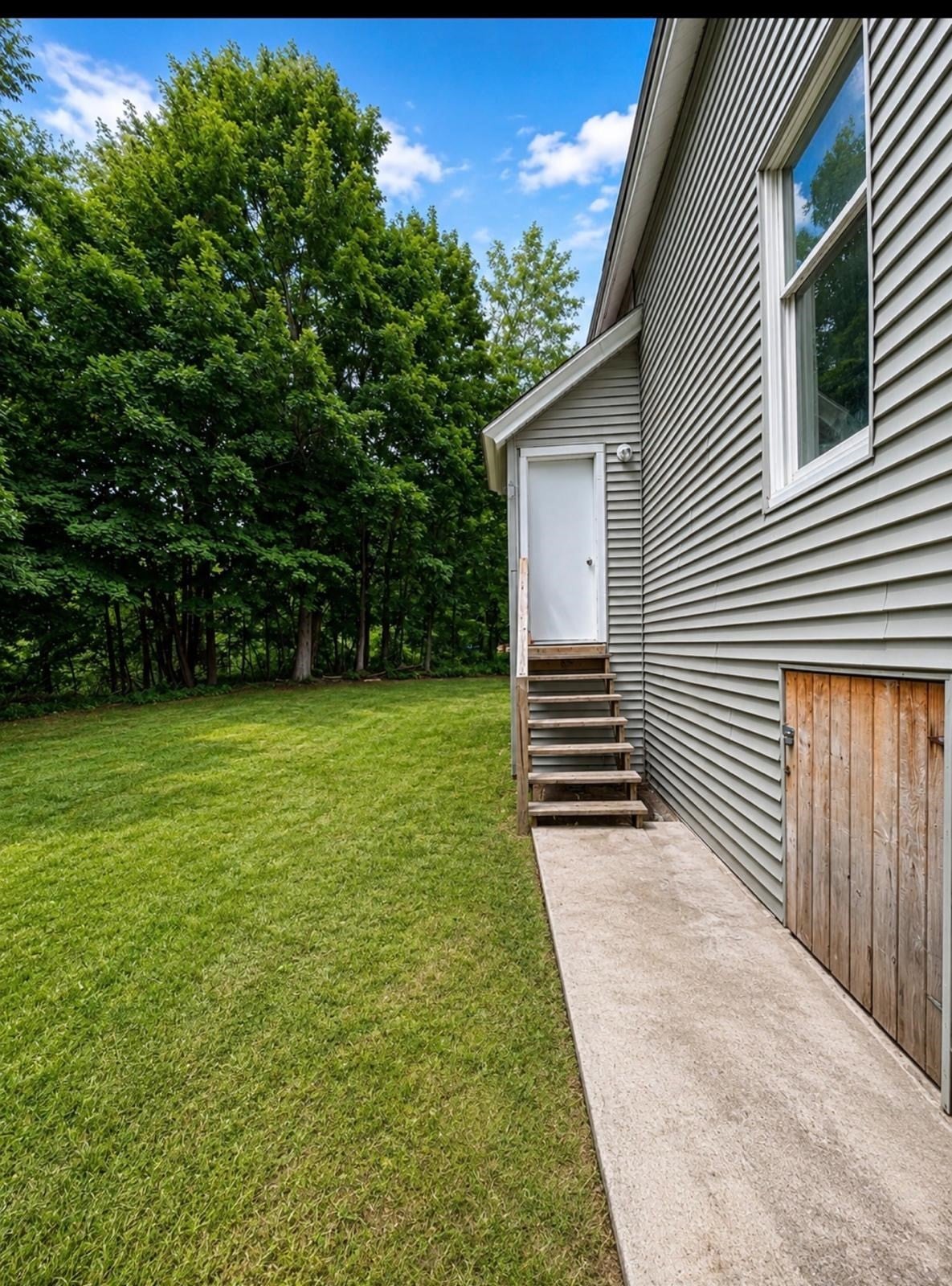 26 Maple St