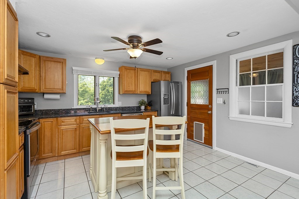 4 Lynn Ave, Plainville, MA Photo #15