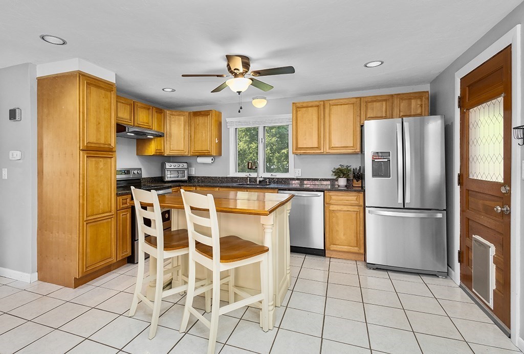 4 Lynn Ave, Plainville, MA Photo #16