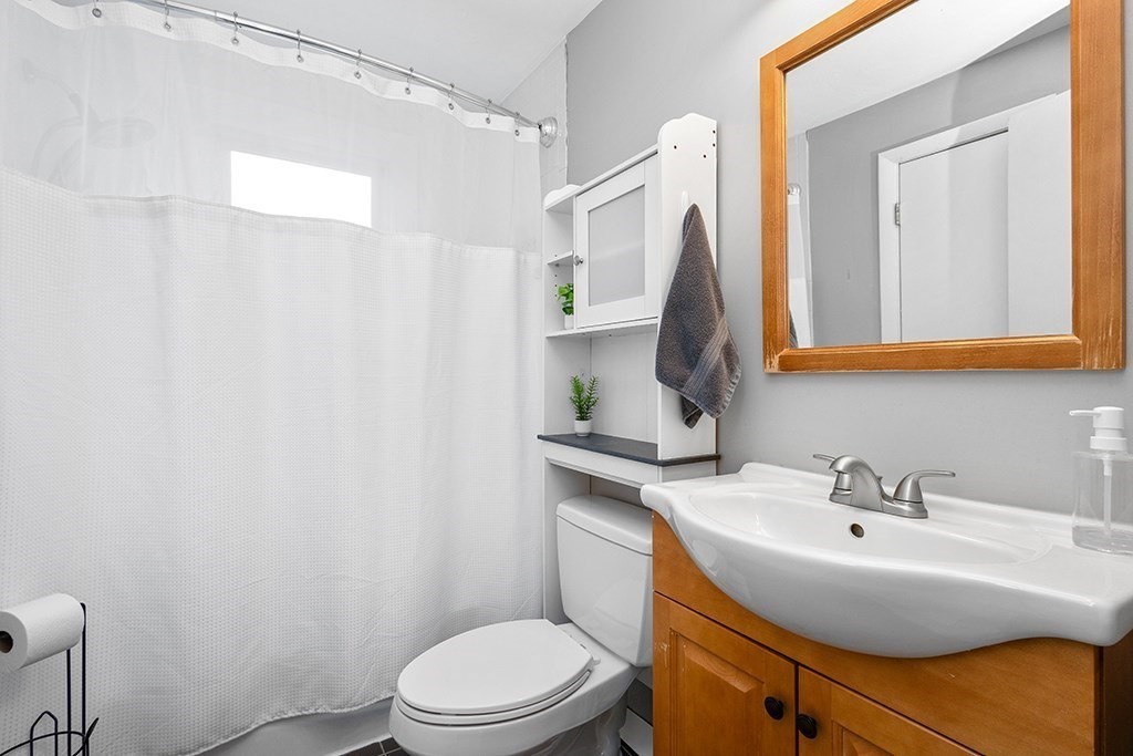 4 Lynn Ave, Plainville, MA Photo #25