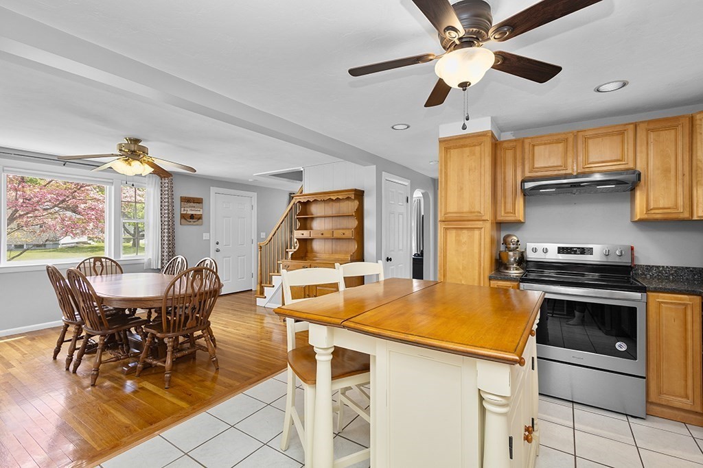 4 Lynn Ave, Plainville, MA Photo #9