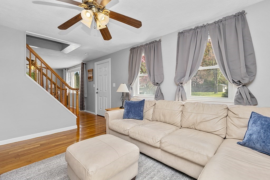 4 Lynn Ave, Plainville, MA Photo #7