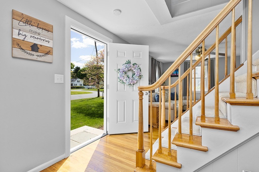 4 Lynn Ave, Plainville, MA Photo #4