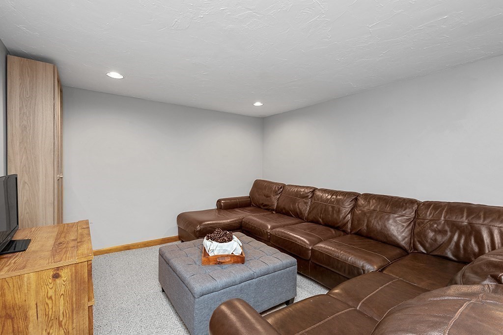 4 Lynn Ave, Plainville, MA Photo #26