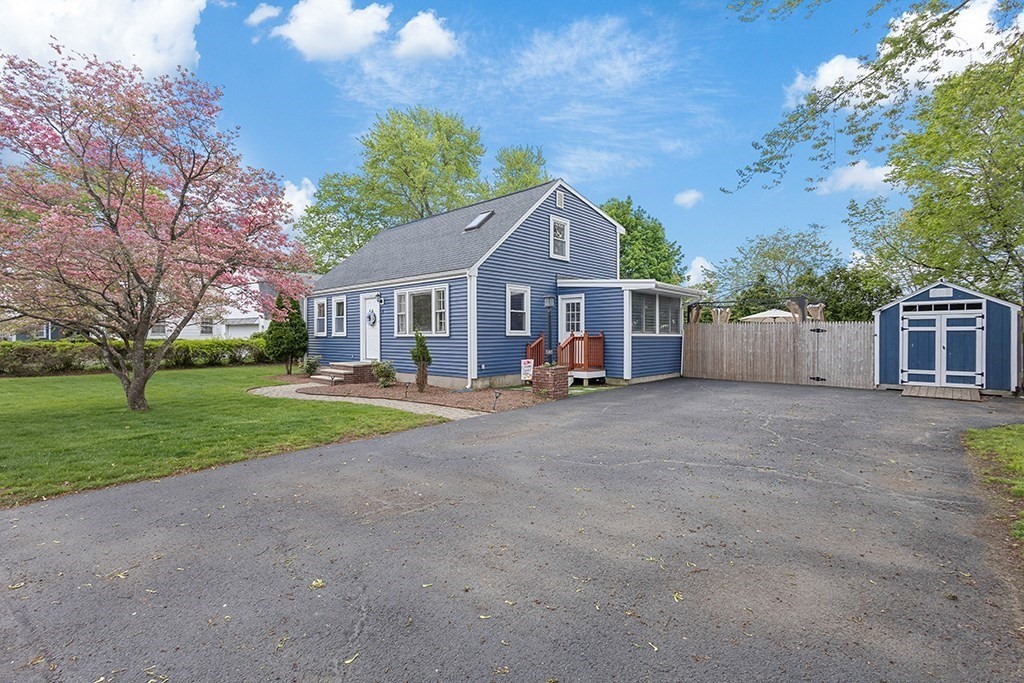 4 Lynn Ave, Plainville, MA Photo #2