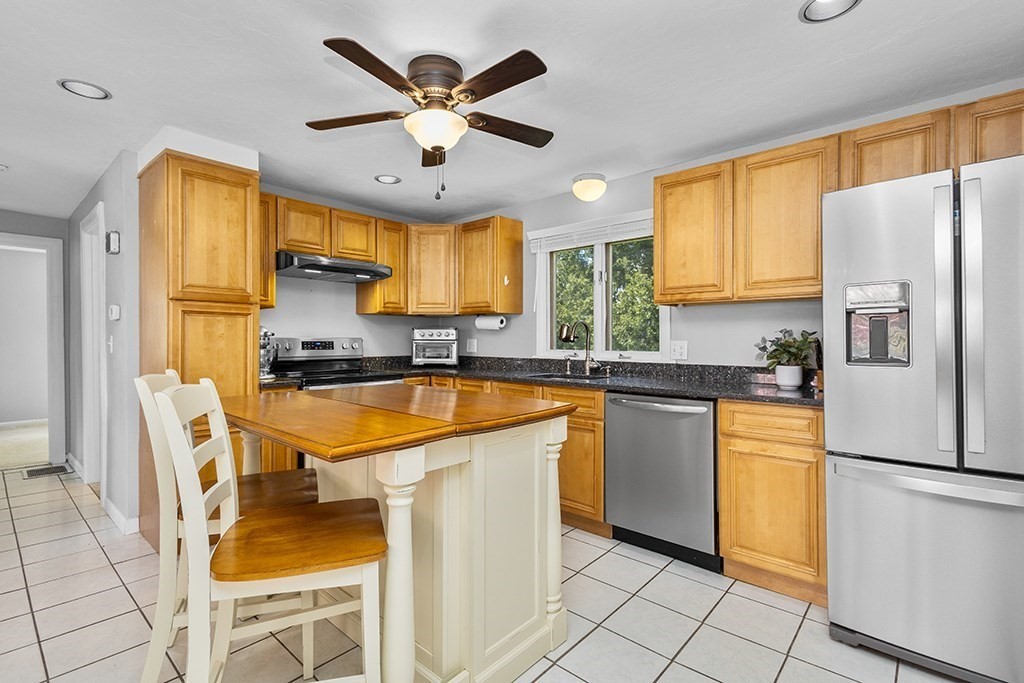 4 Lynn Ave, Plainville, MA Photo #13