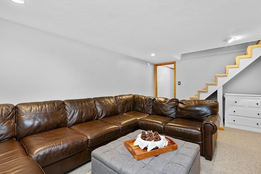 4 Lynn Ave, Plainville, MA Photo #27