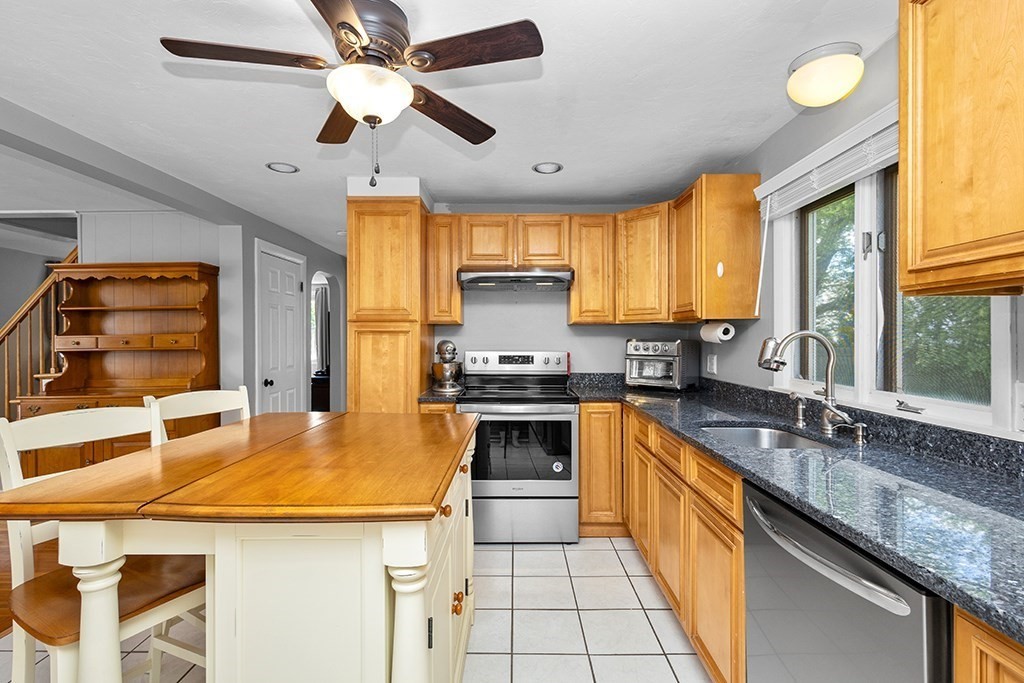 4 Lynn Ave, Plainville, MA Photo #14