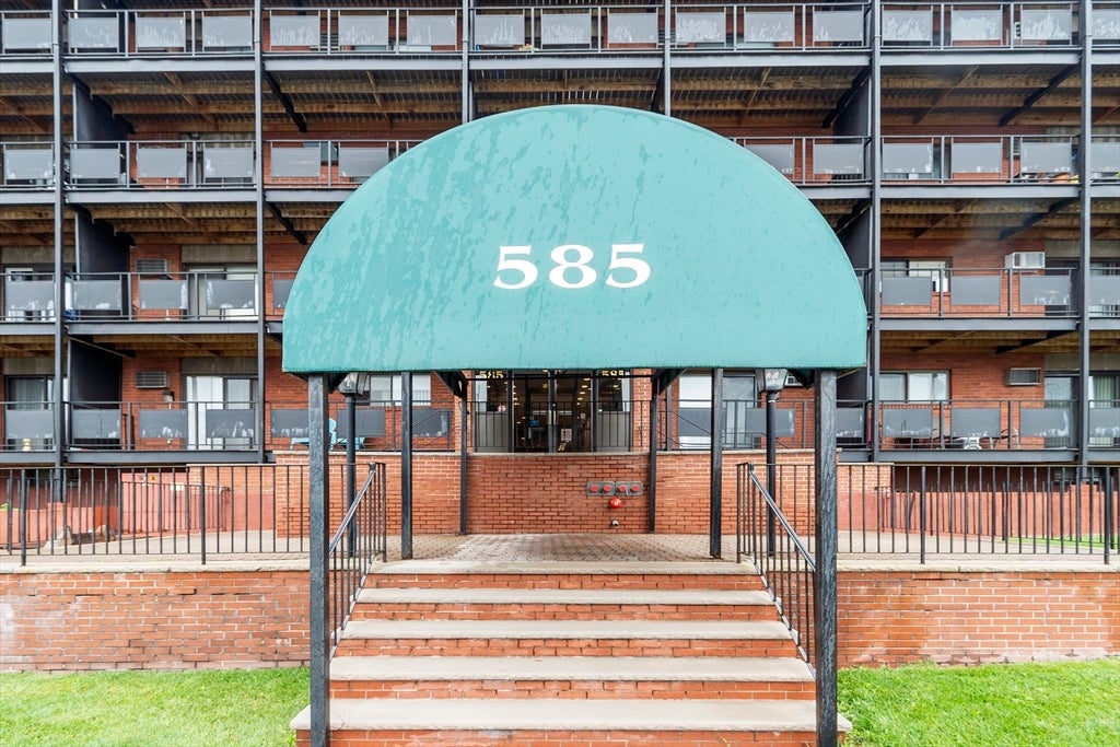 Photo of 585 Revere Beach Parkway, Revere, MA