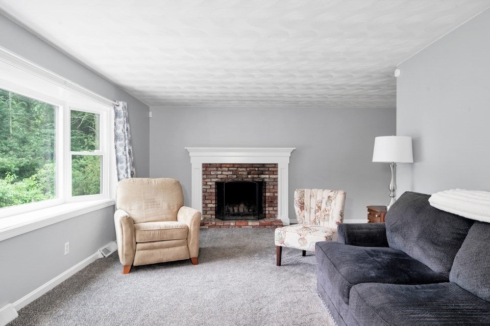 25 Foxtail Rd