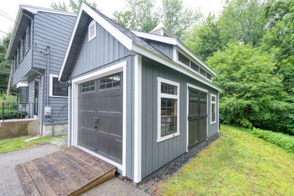25 Foxtail Rd