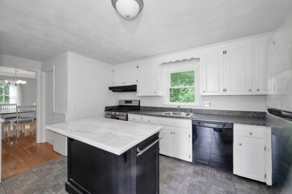 25 Foxtail Rd, Hanover, MA Photo #9