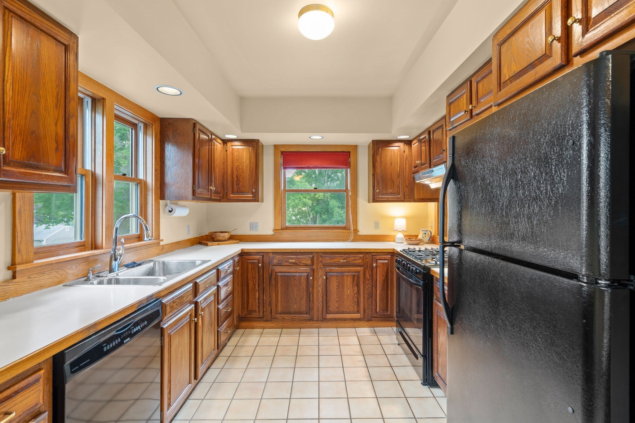 165 E. Lothrop St