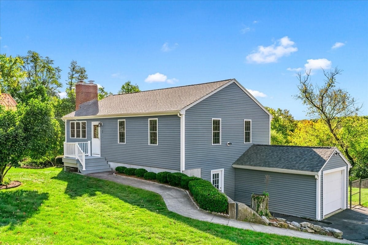 Photo of 20 Lincoln St, Millville, MA