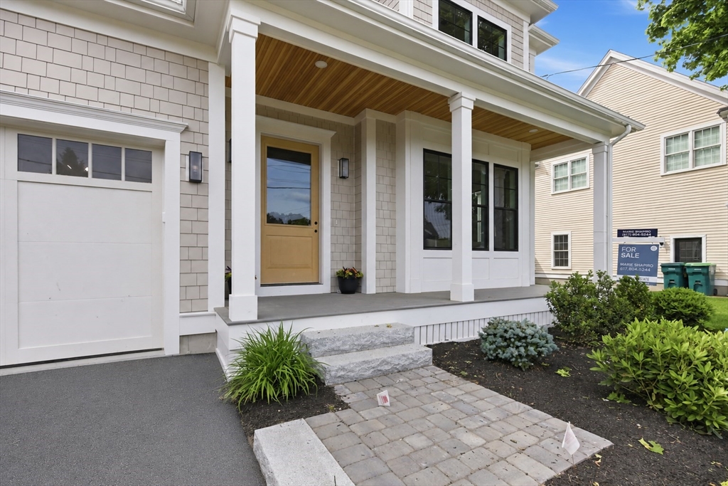 17 Whiting Way