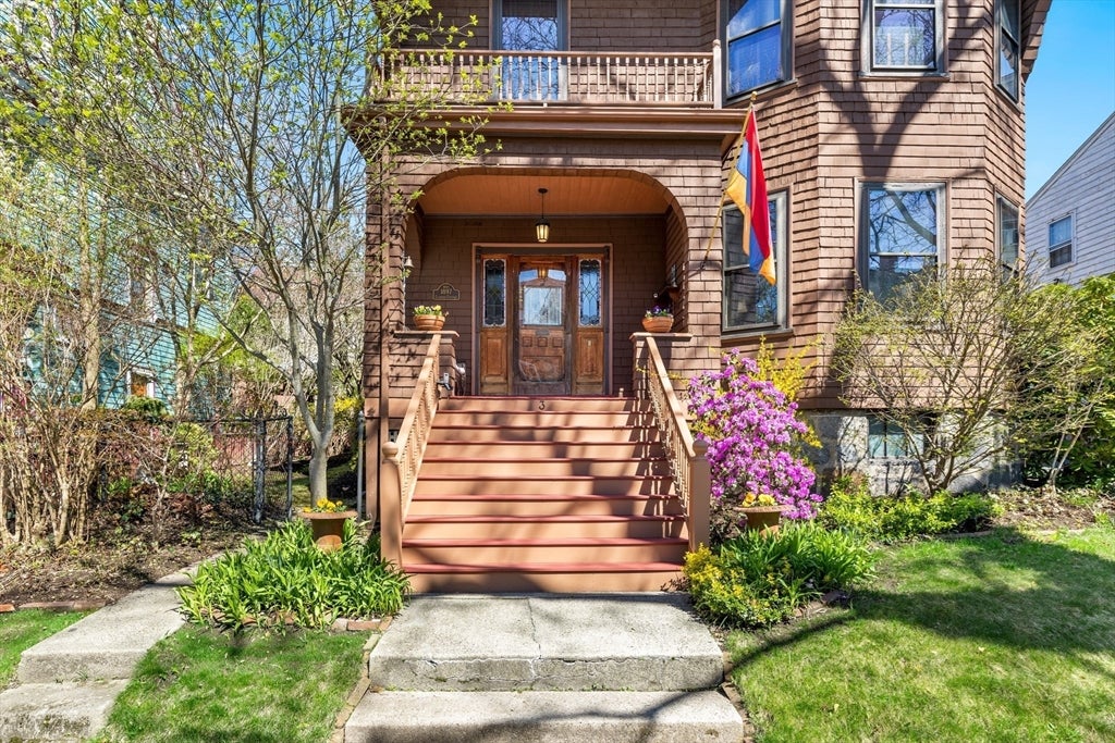 3 Moultrie St